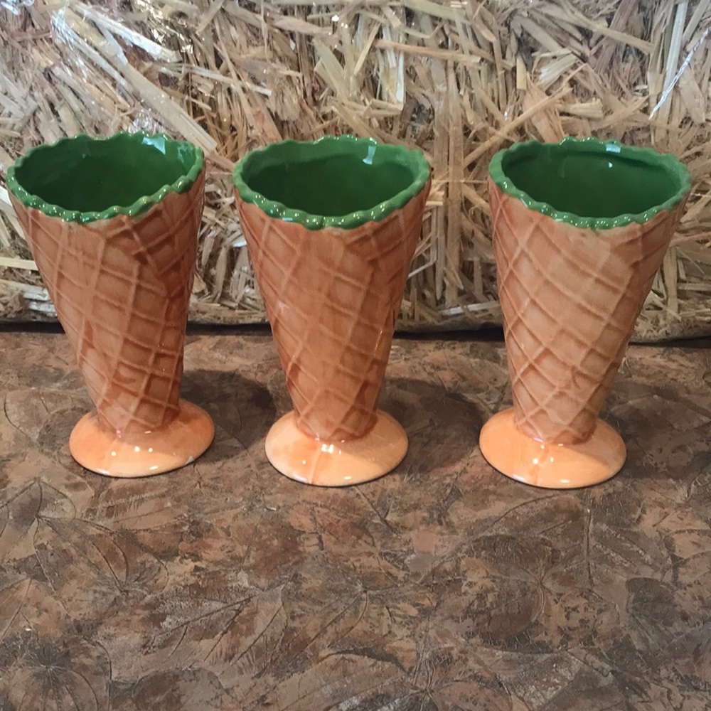 Set of three adorable 🥰 waffle ice cream cups